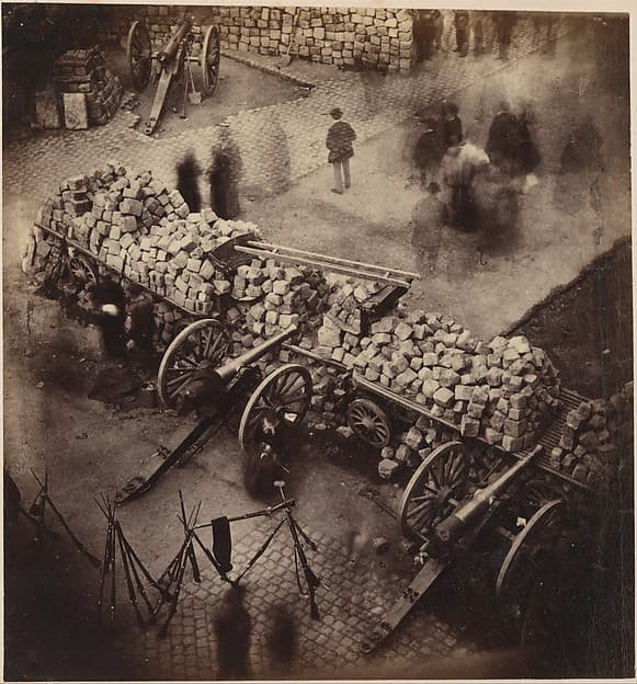 Barricades de la Commune, avril 71. Coin de la place Hotel de Ville & de la rue de Rivoli